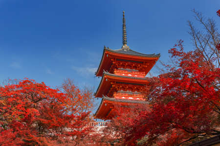 Temple kiyomizu pagoda red in Japanのeditorial素材