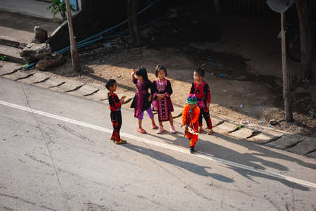 CHAINGRAI,THAILAND-JANUARY 16,2019:Hmong children show local performances for tourists to see In exchange for the money that tourists have to give At Phu Chi Fah, Chiang Rai Province, Thailandのeditorial素材