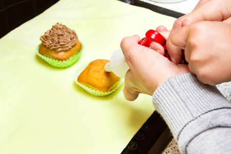 making cupcakesの写真素材