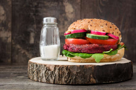 Veggie burger on wood table beetの写真素材