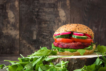 Veggie burger on wood table beetの写真素材