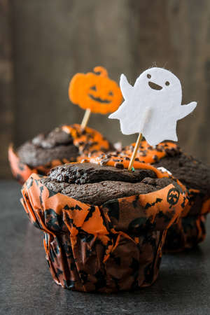 Halloween cupcakes on rustic wooden backgroundの写真素材