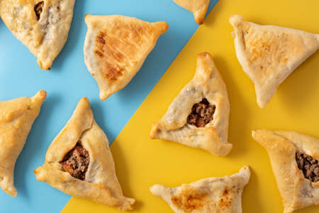 Traditional middle eastern fatayer on yellow and blueの写真素材