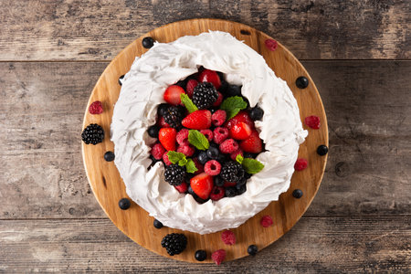 Delicious Pavlova cake with meringue topped and fresh berriesの写真素材