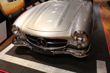 Mercedes-Benz Gallery-Champs Elysees French