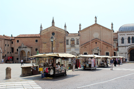 July 29, 2016, Padua, Northern Italy. The Pontifical Basilica of Saint Anthony of Padua with little shops in front. Popular touristic european destination. Padua city viewのeditorial素材