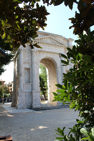 August 3, 2016, Verona, Northern Italy. Arco dei Gavi (Gavi Arch). Popular touristic european destination. Verona city viewのeditorial素材