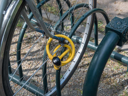 Bicycle locker
