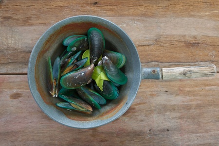 roasted mussel in metal bowlの写真素材