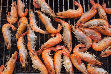 shrimp grilled on metal mesh の写真素材