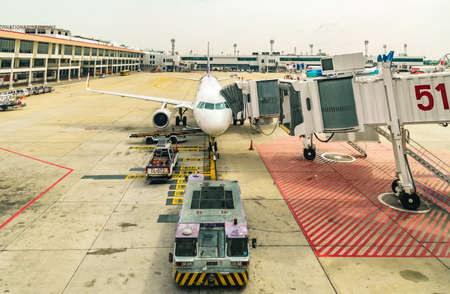 DONMUANG INTERNATIONAL AIRPORT, BANGKOK,THAILAND - MAY 30, 2016: Thai Smile Airways flight WE-283 load passengers and luggage before fly from Donmuang Interational Airport to Phuket Interational Airport.のeditorial素材