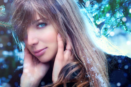 Young woman winter portrait の写真素材