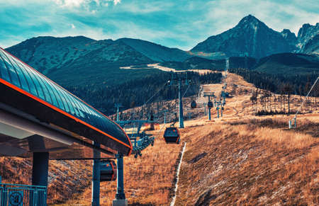 Cableway in High Tatra Mountains. Autumn dramatic colors.のeditorial素材