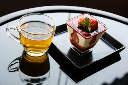 Strawberry Cake Bakery in glassの写真素材