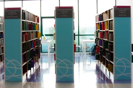 NIDA electronic library-July 2012-reading corner with the bookshelfs in the librayのeditorial素材