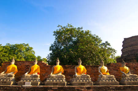 The line of Buddha outside the templeの写真素材