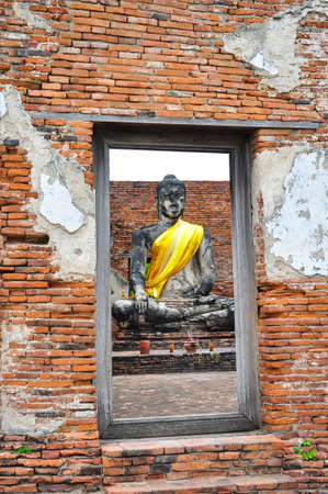 Buddha image through the windowの写真素材