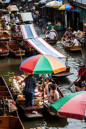 Floating Marketのeditorial素材