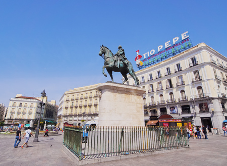 Spain, Madrid, Puerta del Sol, View of the Carlos III Statue.のeditorial素材