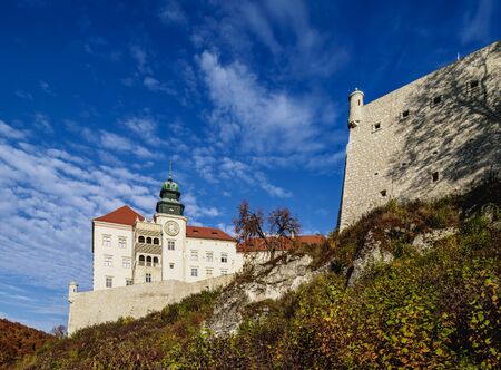 Pieskowa Skala Castle, Trail of the Eagles' Nests, Krakow-Czestochowa Upland or Polish Jurassic Highland, Lesser Poland Voivodeship, Polandのeditorial素材