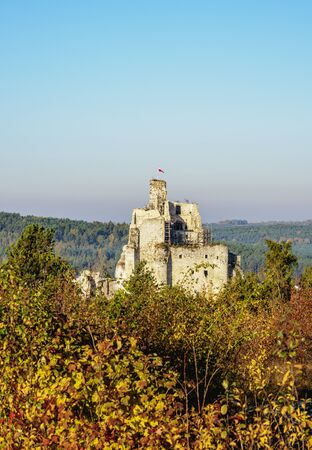 Mirow Castle Ruins, Trail of the Eagles' Nests, Krakow-Czestochowa Upland or Polish Jurassic Highland, Silesian Voivodeship, Polandのeditorial素材