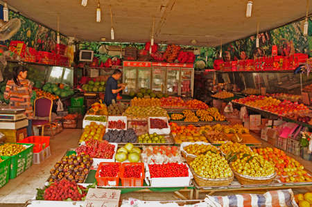 Fruit & Veg shop. Colourful fruit and vegetables for sale in this shop in the city of Cheng Du, Chinaのeditorial素材