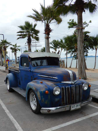 Old truck, circa 1950s. Refurbished and in working order, found parked here on Jomtien Beach Road, Thailandのeditorial素材