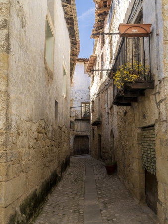 Narrow street in the old town of Cordoba, Andalusia, Spainの写真素材