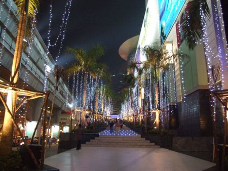 BANGKOK, THAILAND - DECEMBER 28 : Siam paragon shopping center in central Bangkok December 28 2005 in Bangkok. のeditorial素材