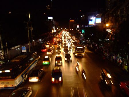 BANGKOK, THAILAND - SEPTEMBER 2 : Busy traffic runs through Ratchathewi in central Bangkok September 2, 2007, Bangkok. のeditorial素材