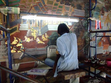BANGKOK, THAILAND - SEPTEMBER 4 : Thai artist illustrates the Grand Palace temple wall with retouches of color September 4 2007 in Bangkok. のeditorial素材