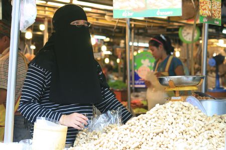 BANGKOK, THAILAND - JUNE 6: Thai Islamic woman sells peanuts in a market on June 6, 2009 in Bangkok. のeditorial素材