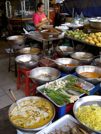 PATTAYA, THAILAND - MARCH 12: Thai woman sells cooked Thai foods in a market on March 12, 2005 in Pattaya. のeditorial素材