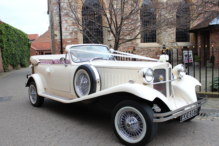 Ivory Antique Car At Wedding, England のeditorial素材