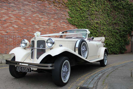 Ivory Antique Car At Wedding, England のeditorial素材