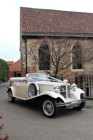 Ivory Antique Car At Wedding, England のeditorial素材
