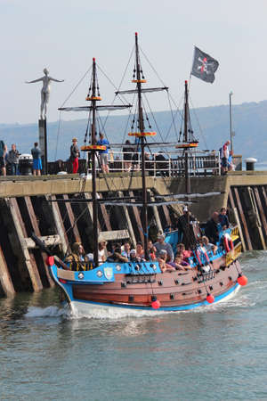 EDITORIAL: SCARBOROUGH TOWN AND HARBOUR Visited by British Holidaymakers on the Hottest Days of the...