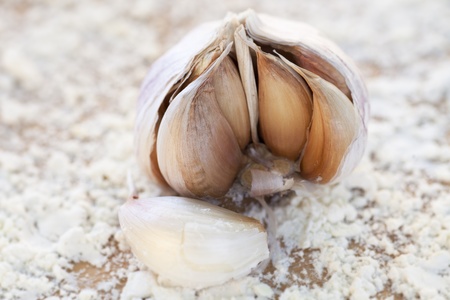 Bulb of fresh Italian garilc broken open exposing the cloves.の写真素材