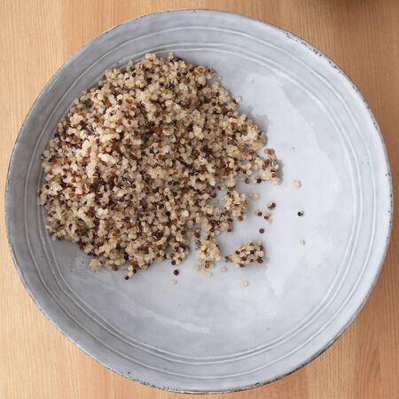 Blue bowl with quinoa on wooden surface, image 2 of 8の写真素材