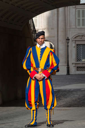 VATICAN CITY, VATICAN - JULY, 2017: Papal Swiss Guard in uniform. Currently, the name Swiss Guard generally refers to the Pontifical Swiss Guard of the Holy See stationed at the Vatican in Romeのeditorial素材