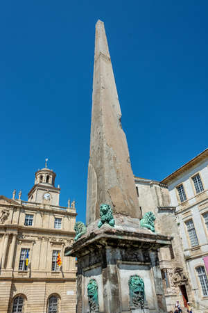 The ObÃ©lisque d Arles or Arles Obelisk is a 4th-century Roman obelisk, erected in the center of the Place de la RÃ©publique, in front of the town hall of the french city of Arlesのeditorial素材