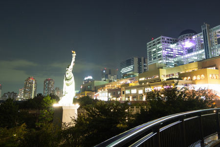 Odaiba is a popular shopping and entertainment district on a man made island in Tokyo Bay. It originated as a set of small man made fort islands (daiba literally means \"fort\"),のeditorial素材