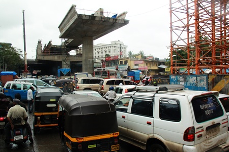 MUMBAI, INDIA-AUGUST 12: traffic jam in the city with the taxi and personal cars on August 12, 2011 in Mumbai, India.のeditorial素材