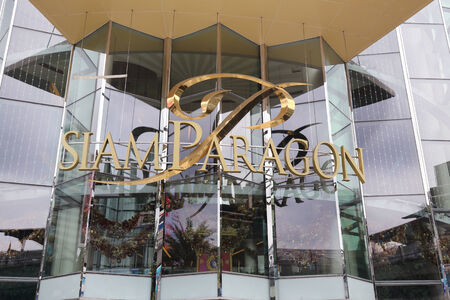BANGKOK - DECEMBER 5 : Siam Paragon sign in front of Siam Paragon shopping center  on December 5, 2014,  in Bangkok, Thailand.Siam Paragon is the biggest shopping center in Thailandのeditorial素材