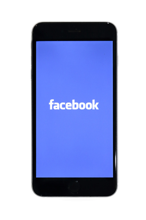 BANGKOK, THAILAND -SEPTEMBER 14, 2015. Facebook app logo display on iphone screen on September 14,2015 in Thailand.のeditorial素材