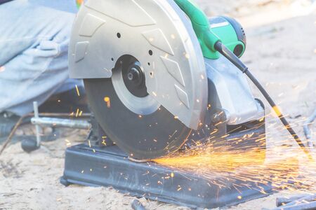 Fiber cutter He was cutting steel bars with the light of a scrap of iron.の写真素材