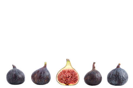Food frame made of ailgned figs on white background, with one alf cut in the midleの写真素材
