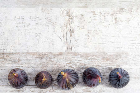 Food frame made of ailgned figs on wooden background. , Top viewの写真素材