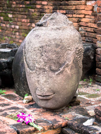 Ancient Head Buddha statue in at Wat Mahathat, Ayutthaya, Thailandの写真素材