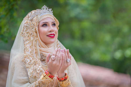 Portrait muslim bride posing in yellow dressingの写真素材